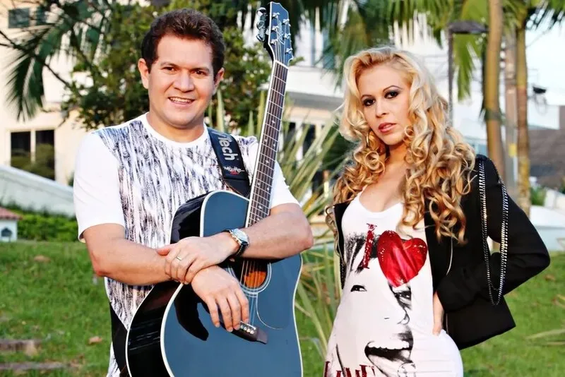 O guitarrista explicou que o nome da banda ainda pertence ao ex-casal e que eles só podem usá-lo juntos