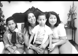 Camila de Arantes  é mãe de três e recebeu o diagnóstico de autismo aos 35 anos