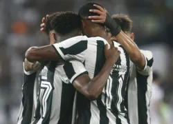 Botafogo larga em vantagem no confronto contra o Vitória pela Copa do Brasil: 1x0