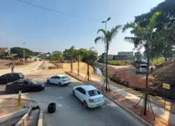 Obras de drenagem e pavimentação estão sendo feitas na Rua Capitão Juvenal Figueiredo