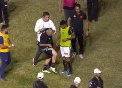 Funcionário do Vasco mostra local da suposta agressão de jogador do Água Santa