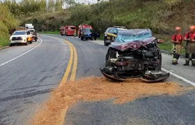 Acidente entre carro e moto deixa feridos na BR-101