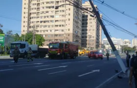 Acidente no Centro de Niterói deixa região sem energia e afeta trânsito