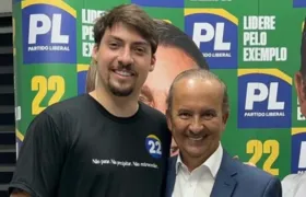 Acusado de lavagem de dinheiro, filho de Bolsonaro lança pré-candidatura a vereador