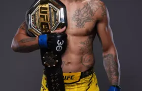 Alex Poatan, campeão do UFC, negocia para estrear como vilão no cinema