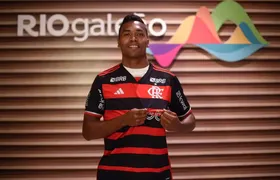 Alex Sandro chega ao Rio para se apresentar ao Flamengo