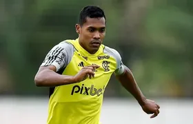 Alex Sandro e Carlinhos desfalcam o Flamengo em duelo contra o Juventude, neste sábado (26)