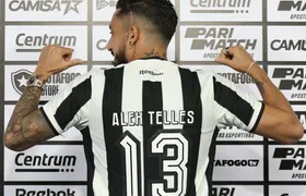 Alex Telles, do Botafogo, é convocado para substituir Arana na seleção