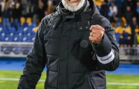 Álvaro Pacheco, treinador do Vitória de Guimarães, é mais um nome na lista do Vasco