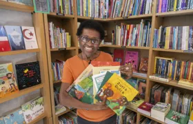 'Arte de guardar histórias': escritora de Niterói ajuda a formar nova geração de leitores com projeto nas escolas