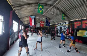 Aulão gratuito de MMA reúne dezenas de alunos no Porto Novo, SG