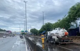 Avenida Brasil é interditada após outra madrugada de chuvas no Rio