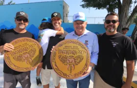 Axel Grael e Bob Burnquist visitam aula inaugural do projeto Skate Cuida