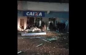 Bandidos explodem agência bancária em Japeri, no Rio de Janeiro