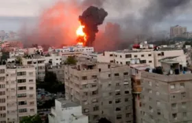 Bombardeio israelense em hospital de Gaza deixa mortos e feridos