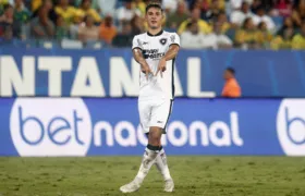 Botafogo vence fora de casa e segue à caça da liderança