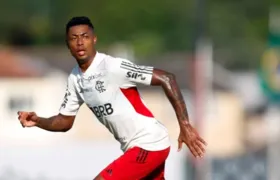 Bruno Henrique assina renovação com o Flamengo