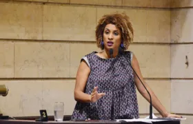 Câmara dos Deputados homenageia Marielle Franco e Anderson Gomes nesta terça (26)