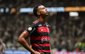 Carlinhos corre o risco de longa suspensão do Flamengo