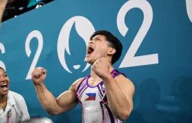 Carlos Yulo, ginasta filipino, ganha diversos prêmios inusitados após medalhas em Paris