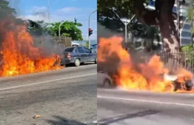 Carro pega fogo em Icaraí, Niterói; vídeo