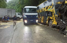 Cinco pessoas ficam feridas em acidente na descida da Serra de Petrópolis