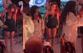 Clima tenso! Anitta e Regina Casé trocam alfinetadas em festa