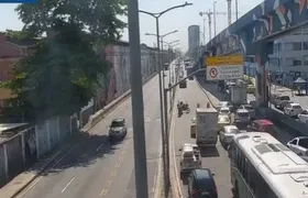 Colisão entre moto e ônibus causa desvio no trânsito no Centro do Rio