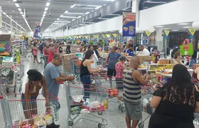 Começou! Aniversário Guanabara atrai centenas de consumidores em Niterói