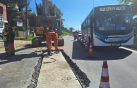 Cratera se abre na RJ-106 e causa caos no trânsito em São Gonçalo