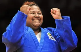 É ouro pro Brasil! Bia Souza vence a final do judô feminino