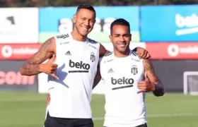 Em coletiva, Pedrinho explica contratações de Souza e Alex Teixeira no Vasco