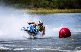 Em visita a Niterói, campeão mundial de jet-ski comenta trajetória no esporte