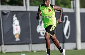 Emerson Rodríguez treina como titular e pode receber chance no Vasco