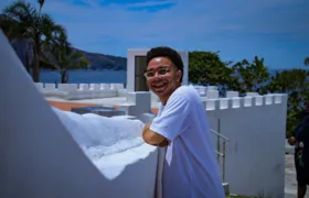 Escritor de São Gonçalo publica livro de poesia retratando a realidade da vida na favela