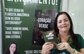 Escritora de São Gonçalo lança livro 'Coração Verde' neste sábado (27) no Partage