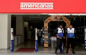 Ex-diretora das Americanas entrega passaporte ao retornar ao Brasil