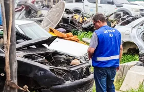 Ferro-velho é interditado em Araruama