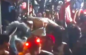 Festa no Jardim Catarina, em SG, tem 'fuzis para o alto' em frente ao DPO (vídeo)