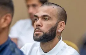 Fiança de Daniel Alves foi paga por grupo de amigos, afirma jornal