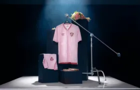 Fluminense apresenta nova camisa em homenagem ao outubro rosa