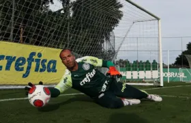 Fluminense sonda situação de ex-goleiro do Flamengo