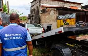 Força-tarefa do Governo do Estado fecha ferro-velho em São Gonçalo