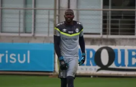 Goleiro do Grêmio é indiciado pela Polícia Civil após clássico contra o Internacional