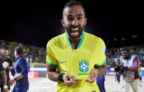 Hexacampeão de beach soccer vende medalha para ajudar igreja