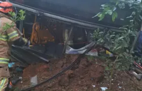 Homem morre em acidente envolvendo carro e ônibus em Itaboraí