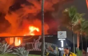 Incêndio Destrói Exposição Warner Bros no Shopping Nova América