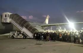 Israel: avião brasileiro com 48 repatriados decola do Egito