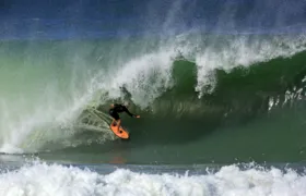 Itacoatiara Big Wave 2024: Evento de ondas gigantes começa essa quarta feira em Niterói