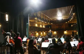 Maestro alemão rege Orquestra da Grota no Teatro Municipal de Niterói